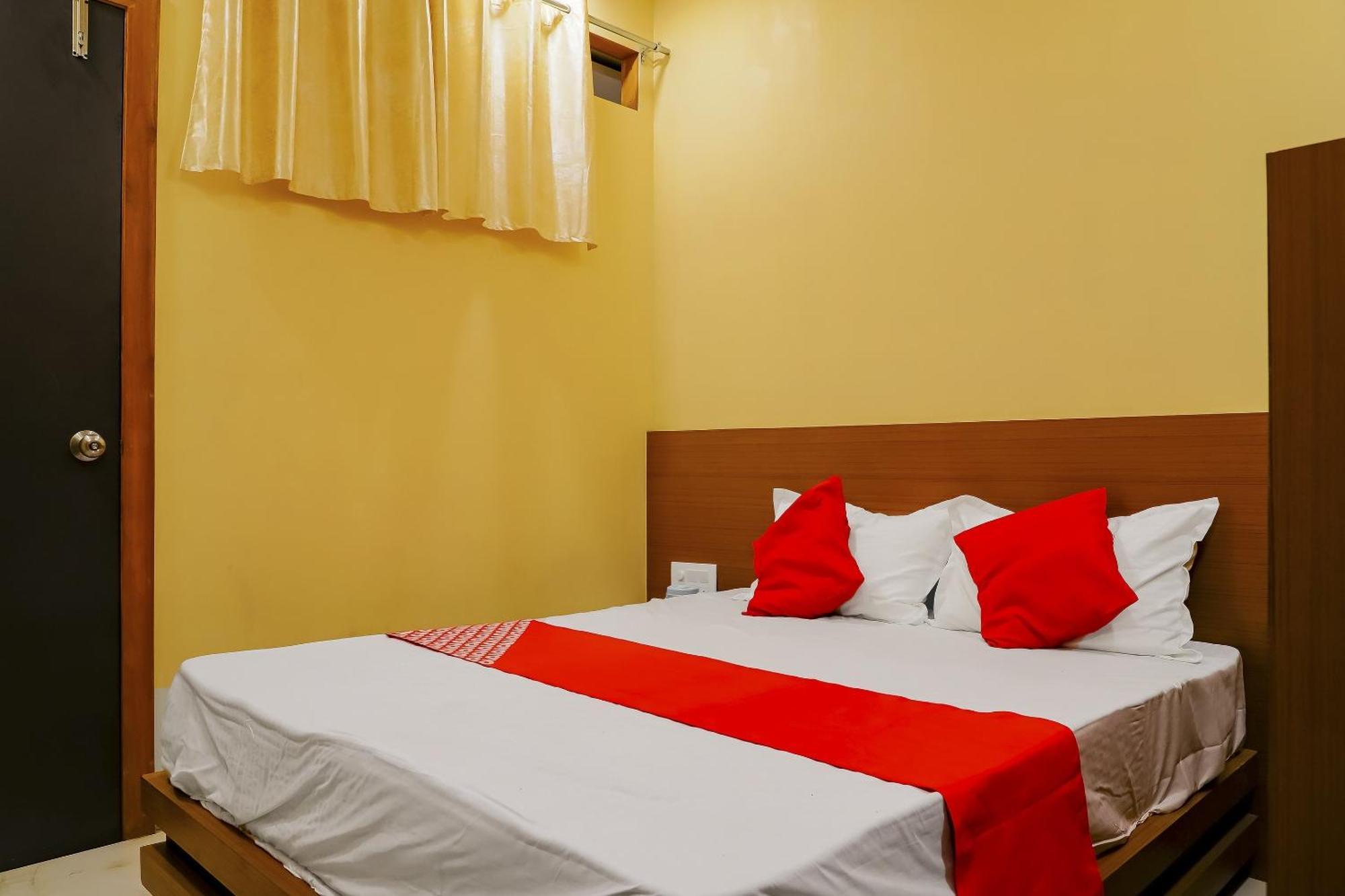 Oyo Hotel Shree Krishna Inn Rooms Surat Exteriör bild