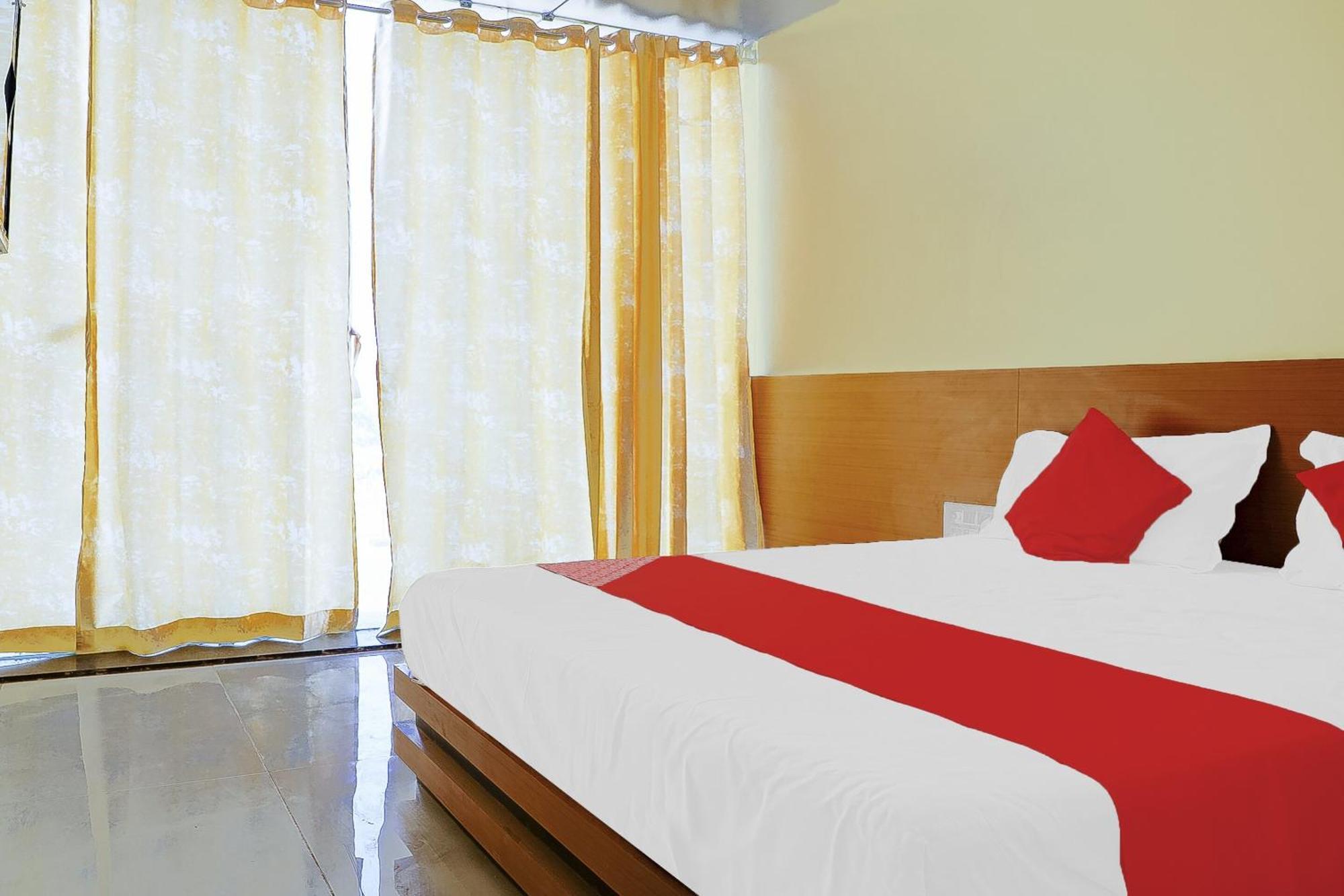 Oyo Hotel Shree Krishna Inn Rooms Surat Exteriör bild