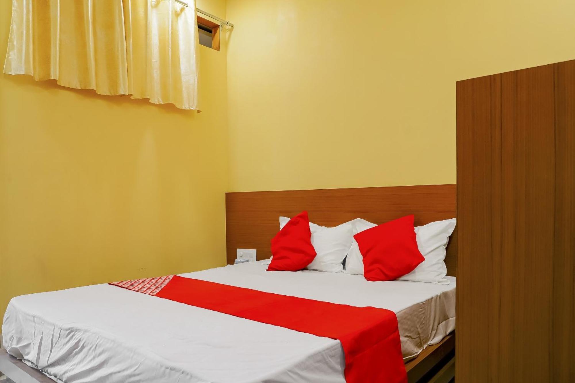 Oyo Hotel Shree Krishna Inn Rooms Surat Exteriör bild