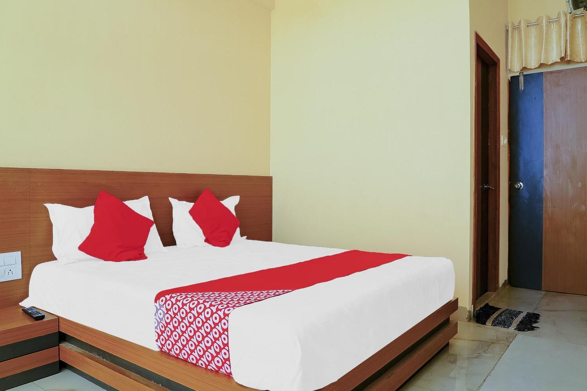 Oyo Hotel Shree Krishna Inn Rooms Surat Exteriör bild