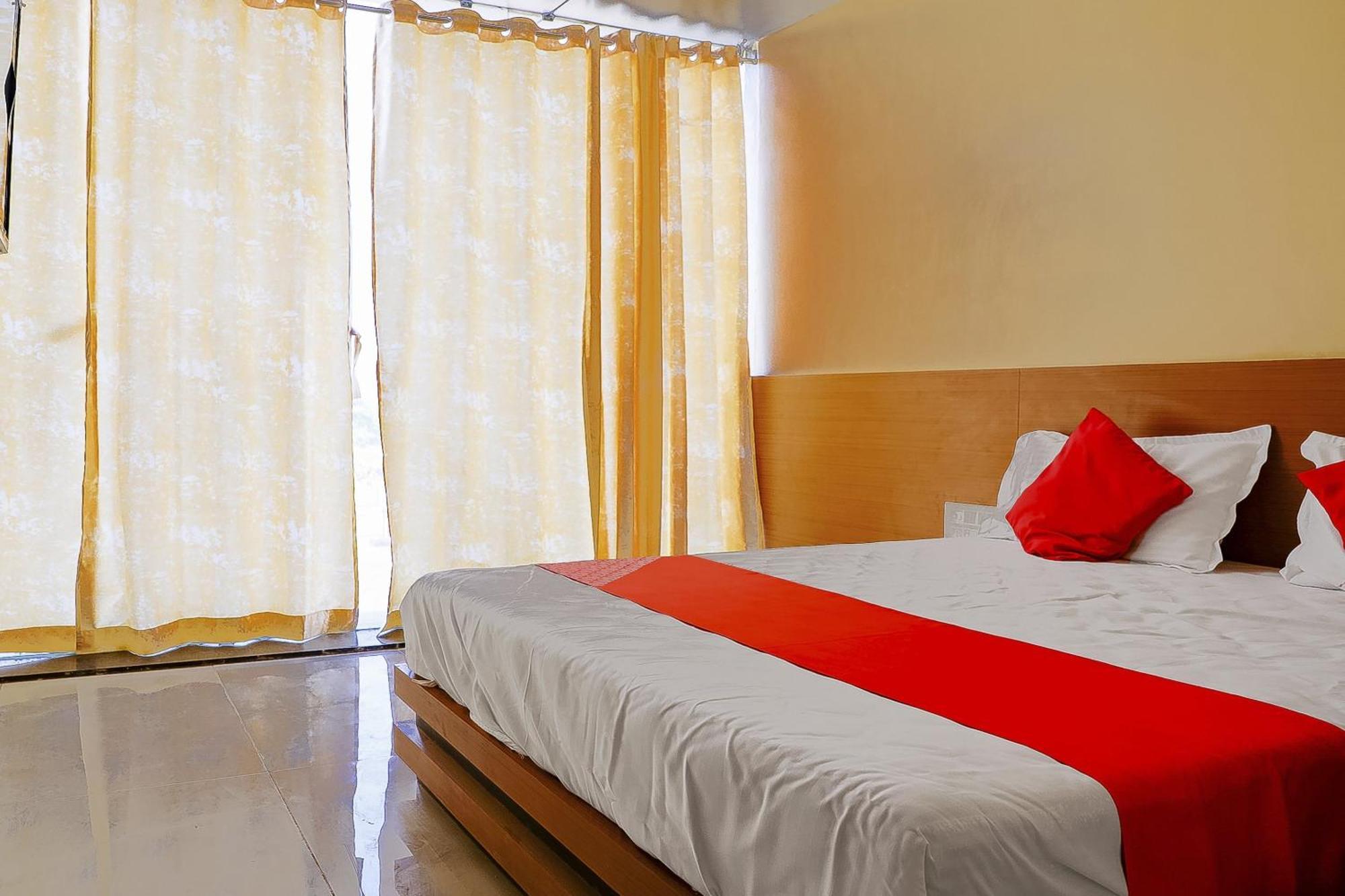 Oyo Hotel Shree Krishna Inn Rooms Surat Exteriör bild