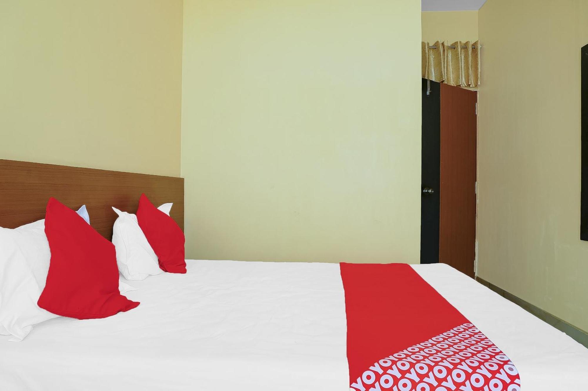 Oyo Hotel Shree Krishna Inn Rooms Surat Exteriör bild