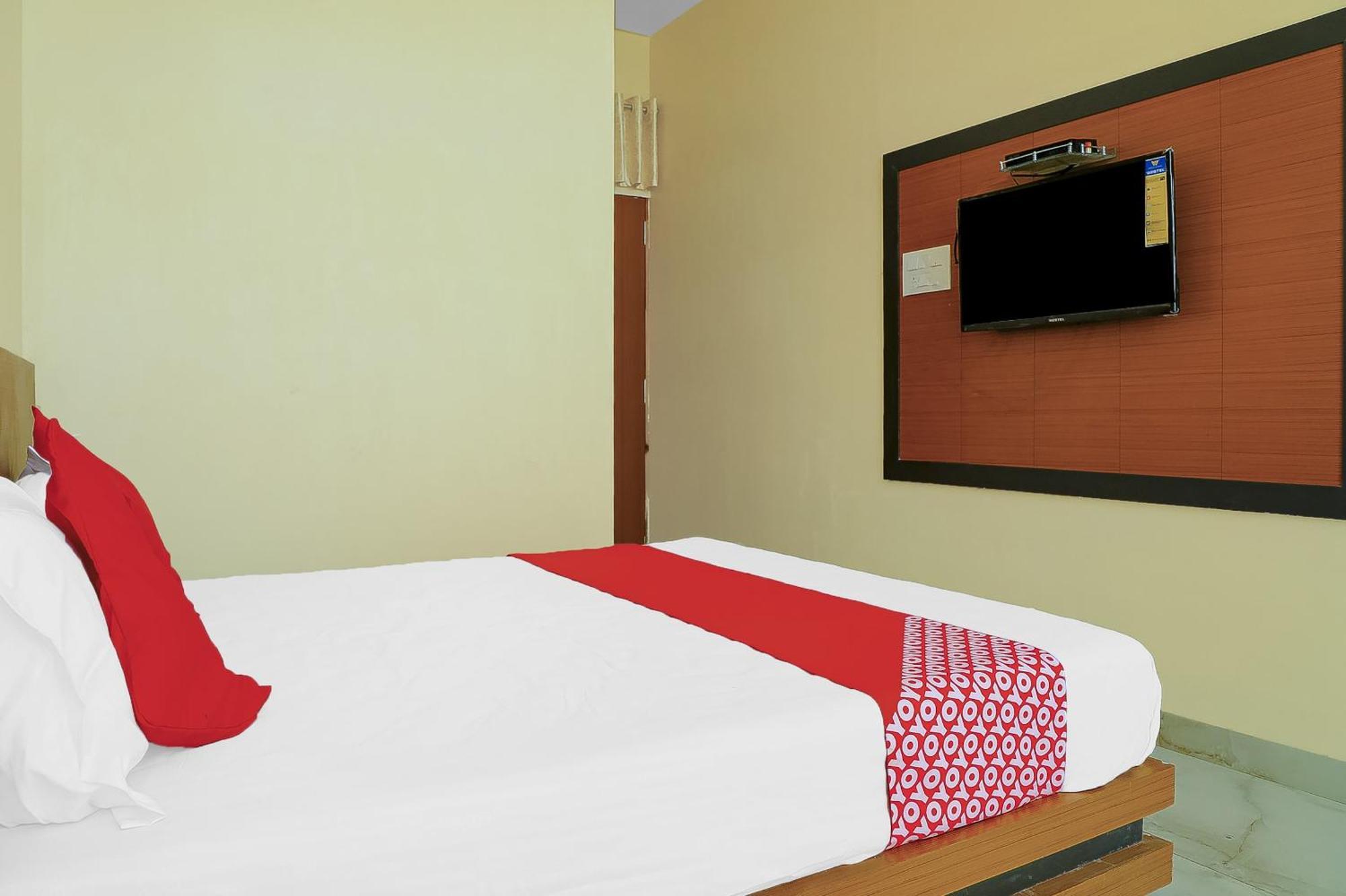 Oyo Hotel Shree Krishna Inn Rooms Surat Exteriör bild