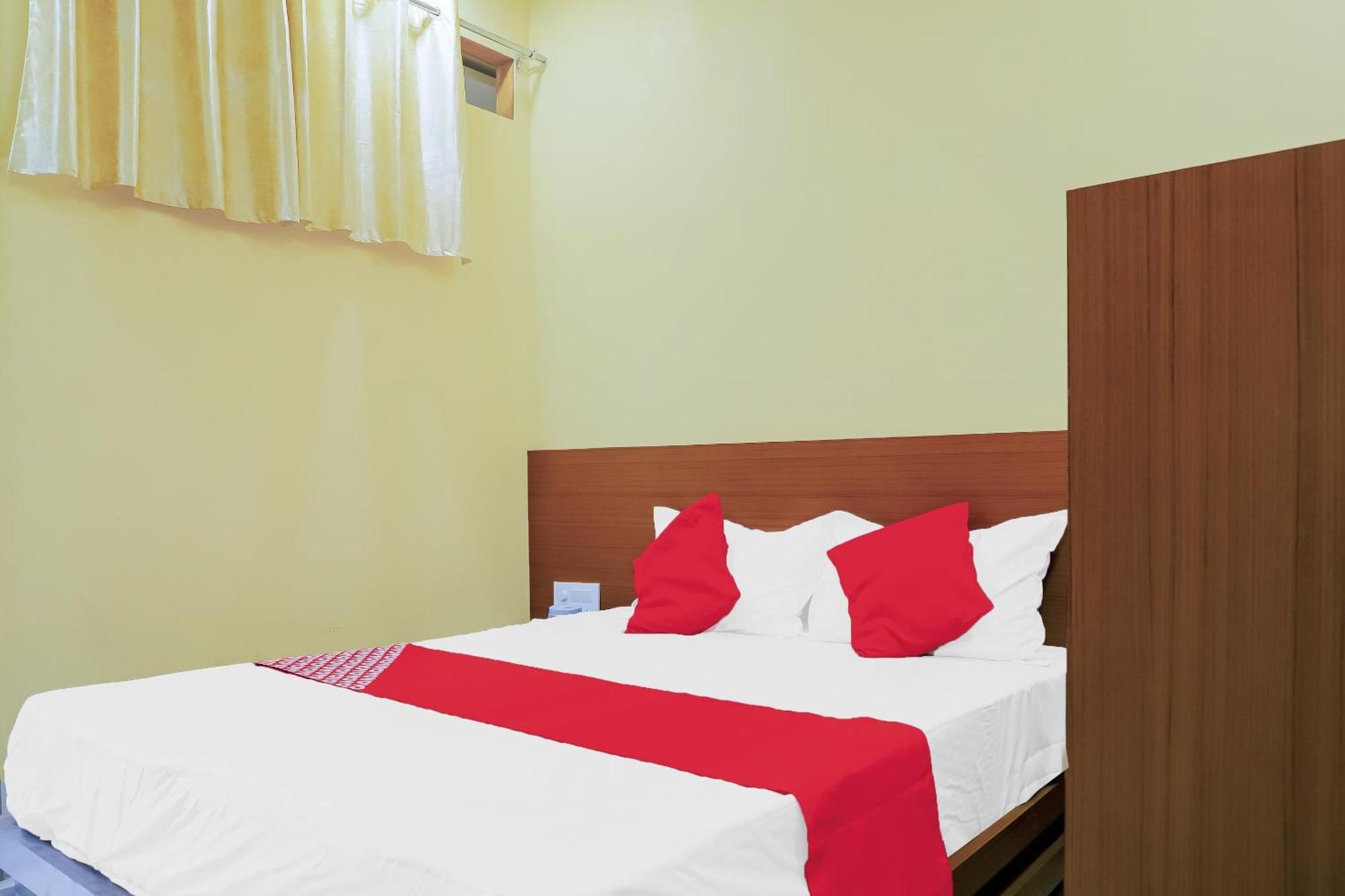 Oyo Hotel Shree Krishna Inn Rooms Surat Exteriör bild