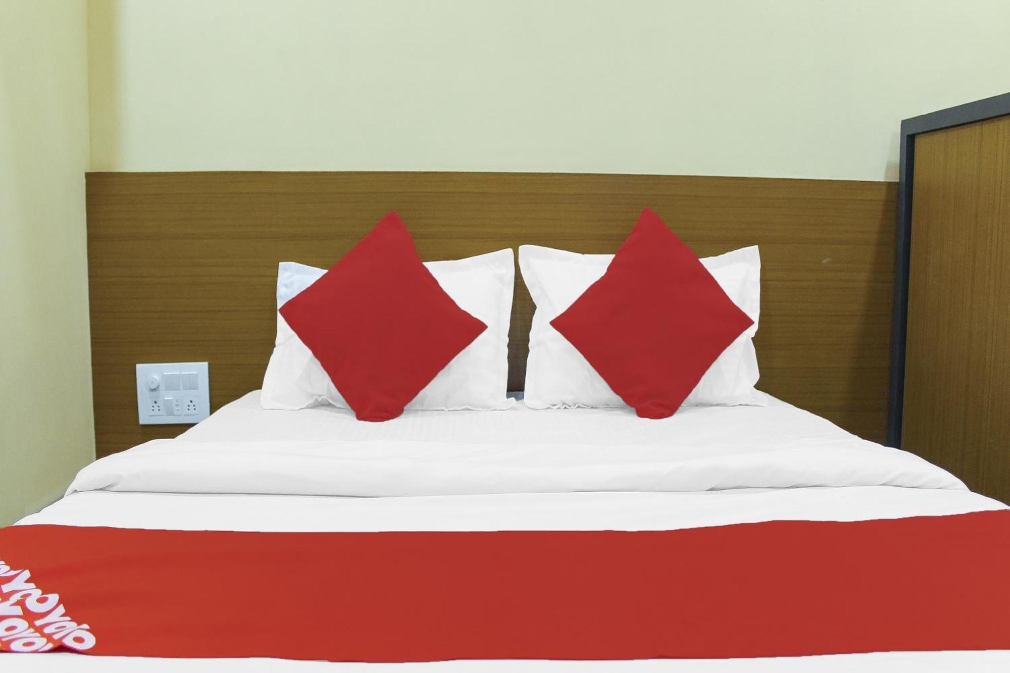 Oyo Hotel Shree Krishna Inn Rooms Surat Exteriör bild