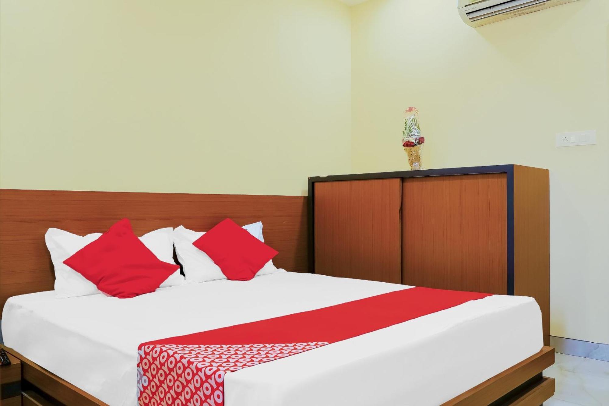 Oyo Hotel Shree Krishna Inn Rooms Surat Exteriör bild